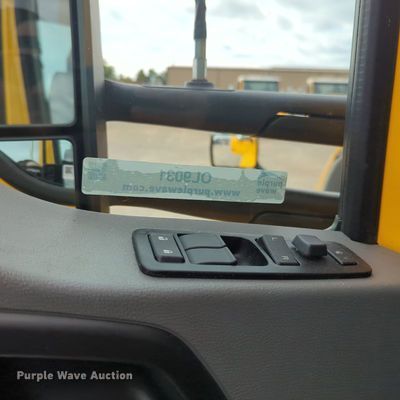 image for item OL9031 2020 Kenworth T680  semi truck