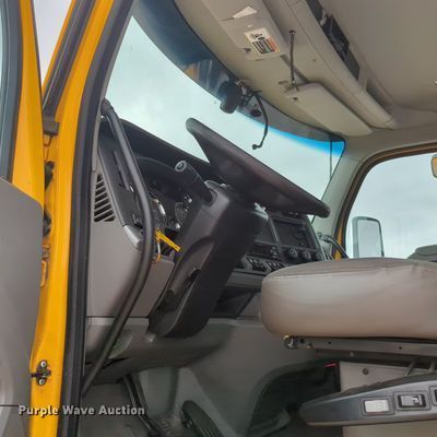 image for item OL9031 2020 Kenworth T680  semi truck