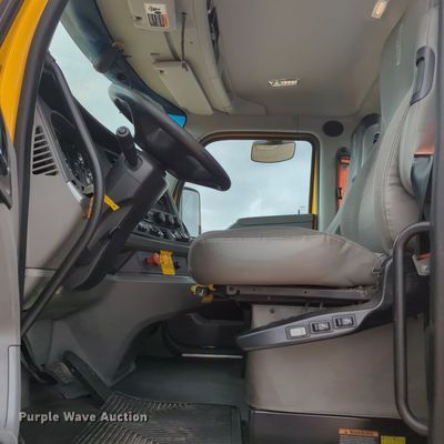 image for item OL9031 2020 Kenworth T680  semi truck