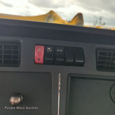 image for item OL9031 2020 Kenworth T680  semi truck