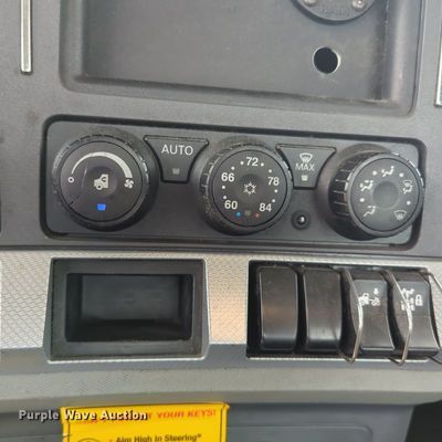 image for item OL9031 2020 Kenworth T680  semi truck