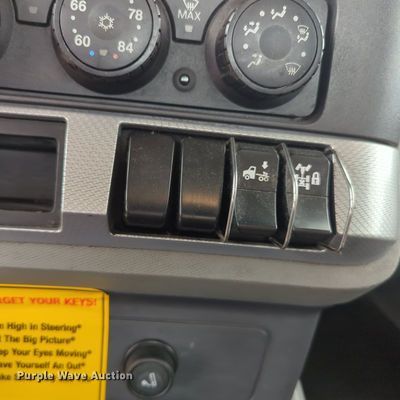 image for item OL9031 2020 Kenworth T680  semi truck