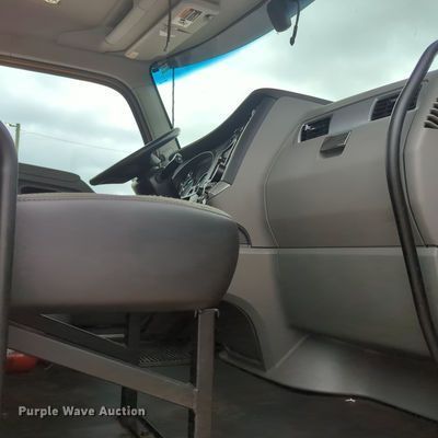 image for item OL9031 2020 Kenworth T680  semi truck