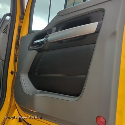 image for item OL9031 2020 Kenworth T680  semi truck