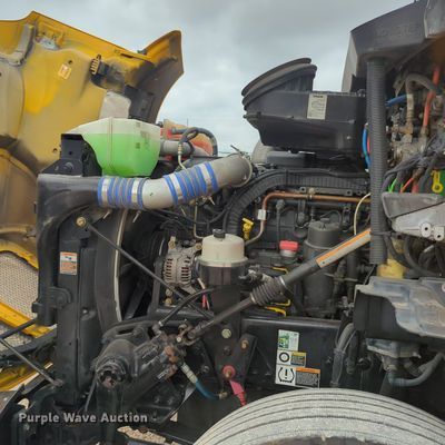 image for item OL9031 2020 Kenworth T680  semi truck