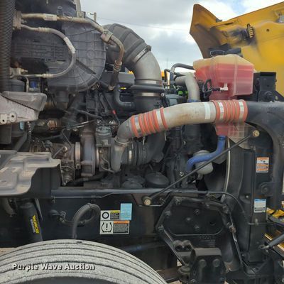 image for item OL9031 2020 Kenworth T680  semi truck
