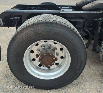 image for item OL9031 2020 Kenworth T680  semi truck