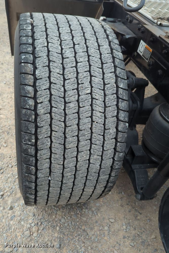 image for item OL9031 2020 Kenworth T680  semi truck