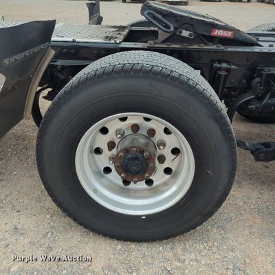 image for item OL9031 2020 Kenworth T680  semi truck