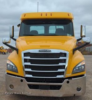image for item OL9032 2020 Freightliner Cascadia 126  semi truck