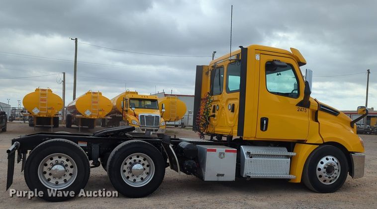 image for item OL9032 2020 Freightliner Cascadia 126  semi truck