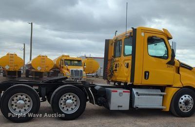 image for item OL9032 2020 Freightliner Cascadia 126  semi truck