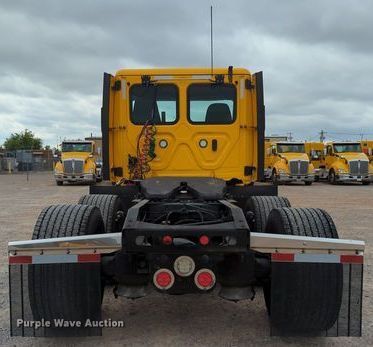 image for item OL9032 2020 Freightliner Cascadia 126  semi truck