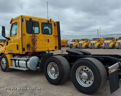 image for item OL9032 2020 Freightliner Cascadia 126  semi truck