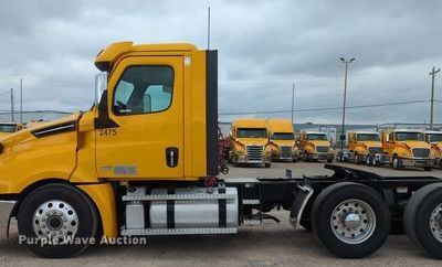 image for item OL9032 2020 Freightliner Cascadia 126  semi truck