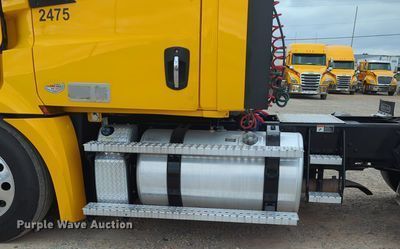 image for item OL9032 2020 Freightliner Cascadia 126  semi truck