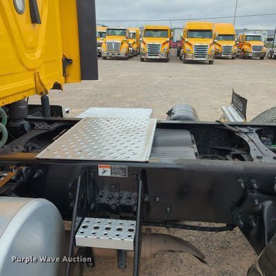 image for item OL9032 2020 Freightliner Cascadia 126  semi truck