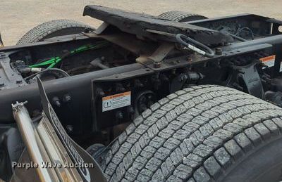 image for item OL9032 2020 Freightliner Cascadia 126  semi truck