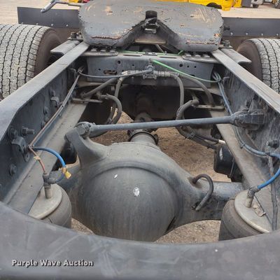 image for item OL9032 2020 Freightliner Cascadia 126  semi truck