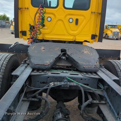 image for item OL9032 2020 Freightliner Cascadia 126  semi truck