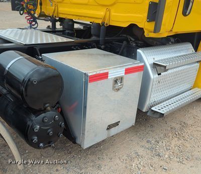 image for item OL9032 2020 Freightliner Cascadia 126  semi truck