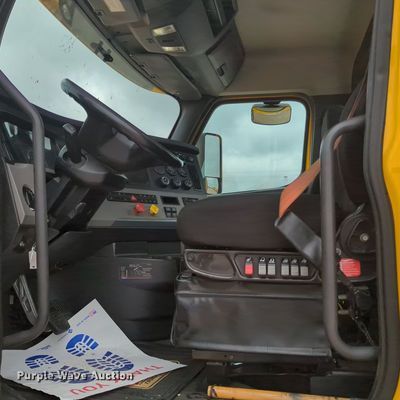 image for item OL9032 2020 Freightliner Cascadia 126  semi truck