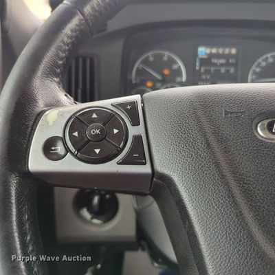 image for item OL9032 2020 Freightliner Cascadia 126  semi truck