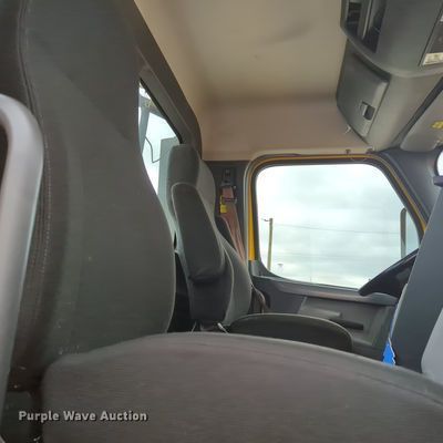 image for item OL9032 2020 Freightliner Cascadia 126  semi truck