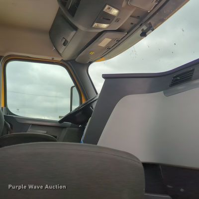 image for item OL9032 2020 Freightliner Cascadia 126  semi truck