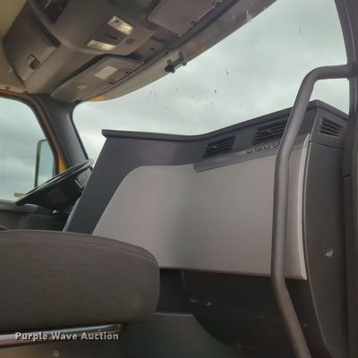 image for item OL9032 2020 Freightliner Cascadia 126  semi truck