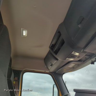 image for item OL9032 2020 Freightliner Cascadia 126  semi truck