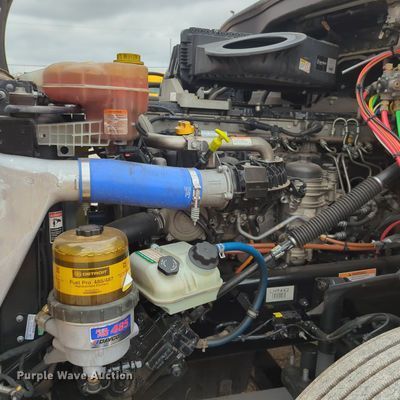 image for item OL9032 2020 Freightliner Cascadia 126  semi truck