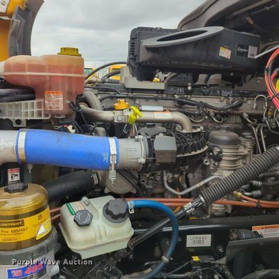 image for item OL9032 2020 Freightliner Cascadia 126  semi truck