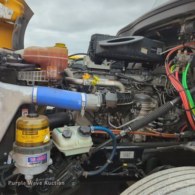 image for item OL9032 2020 Freightliner Cascadia 126  semi truck