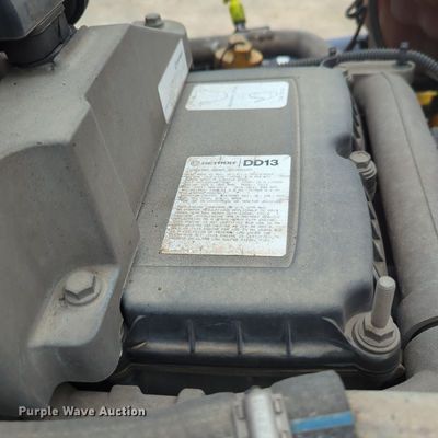 image for item OL9032 2020 Freightliner Cascadia 126  semi truck