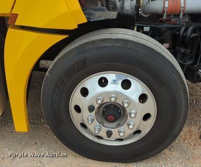 image for item OL9032 2020 Freightliner Cascadia 126  semi truck