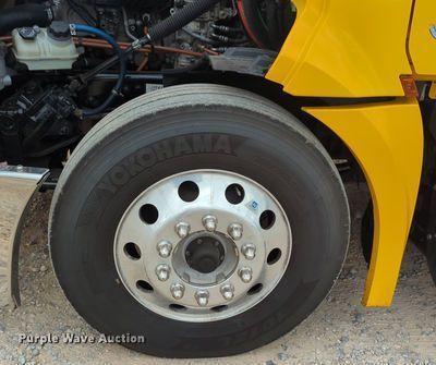 image for item OL9032 2020 Freightliner Cascadia 126  semi truck