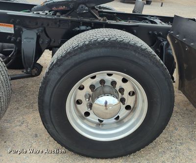 image for item OL9032 2020 Freightliner Cascadia 126  semi truck