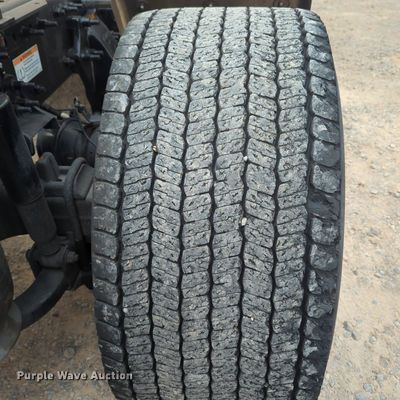 image for item OL9032 2020 Freightliner Cascadia 126  semi truck