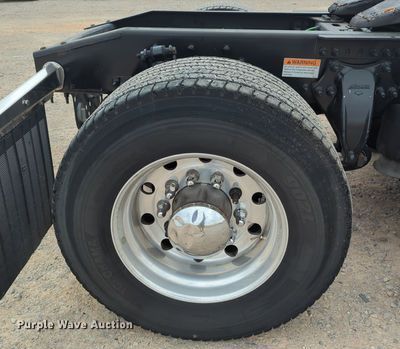 image for item OL9032 2020 Freightliner Cascadia 126  semi truck