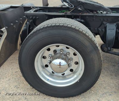 image for item OL9032 2020 Freightliner Cascadia 126  semi truck