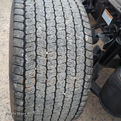 image for item OL9032 2020 Freightliner Cascadia 126  semi truck