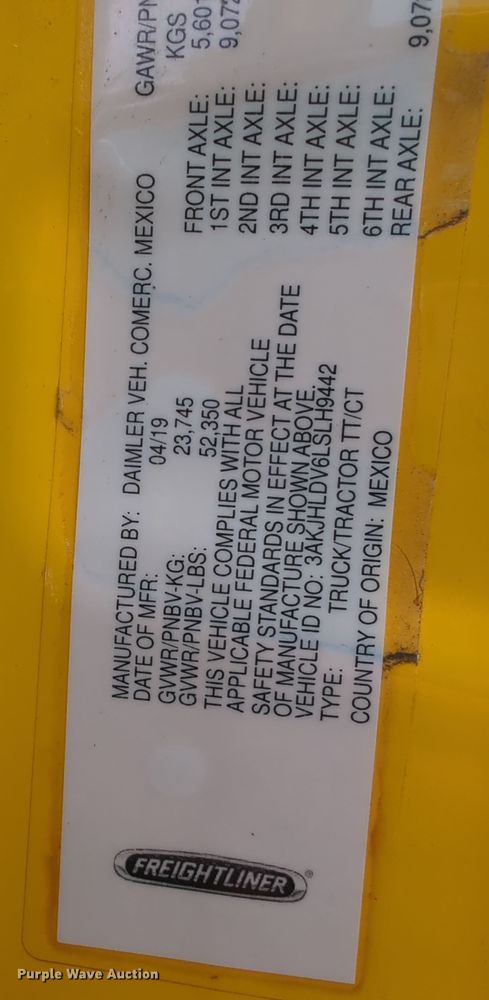 image for item OL9032 2020 Freightliner Cascadia 126  semi truck