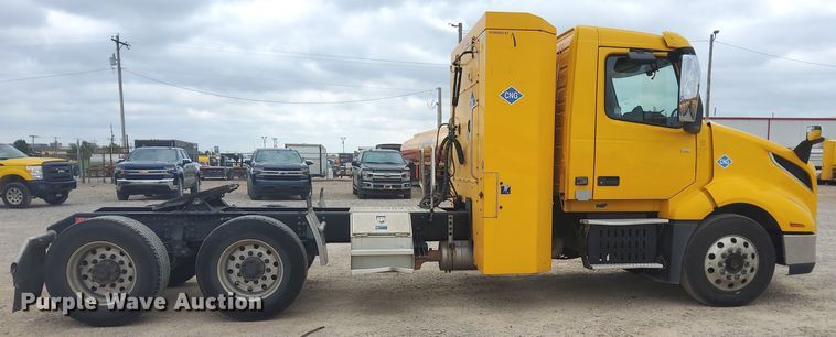 image for item OL9033 2020 Volvo VNL  semi truck