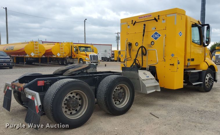 image for item OL9033 2020 Volvo VNL  semi truck