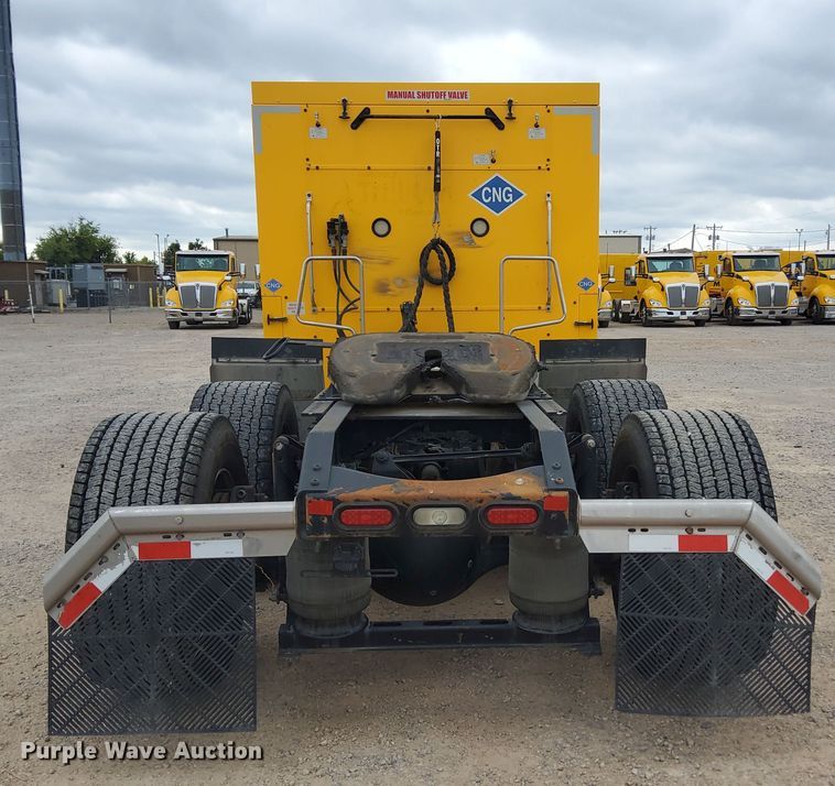 image for item OL9033 2020 Volvo VNL  semi truck