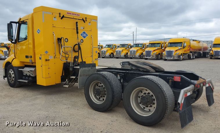image for item OL9033 2020 Volvo VNL  semi truck