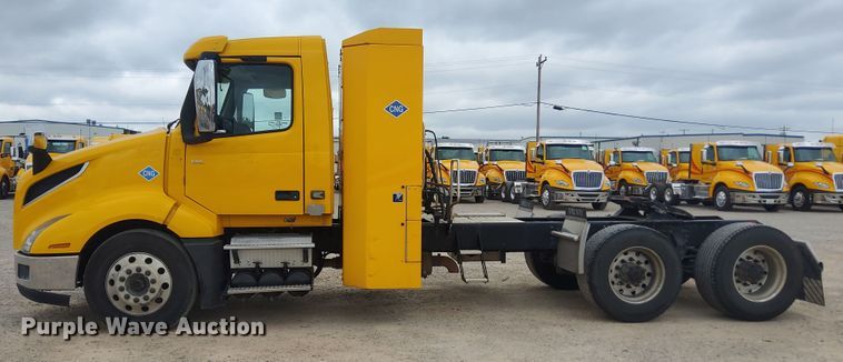 image for item OL9033 2020 Volvo VNL  semi truck