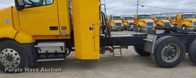 image for item OL9033 2020 Volvo VNL  semi truck