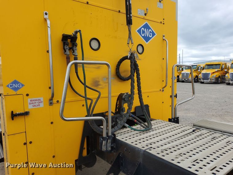 image for item OL9033 2020 Volvo VNL  semi truck